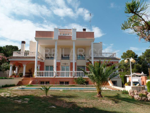 Chalet en venta en La Eliana | Urbilar