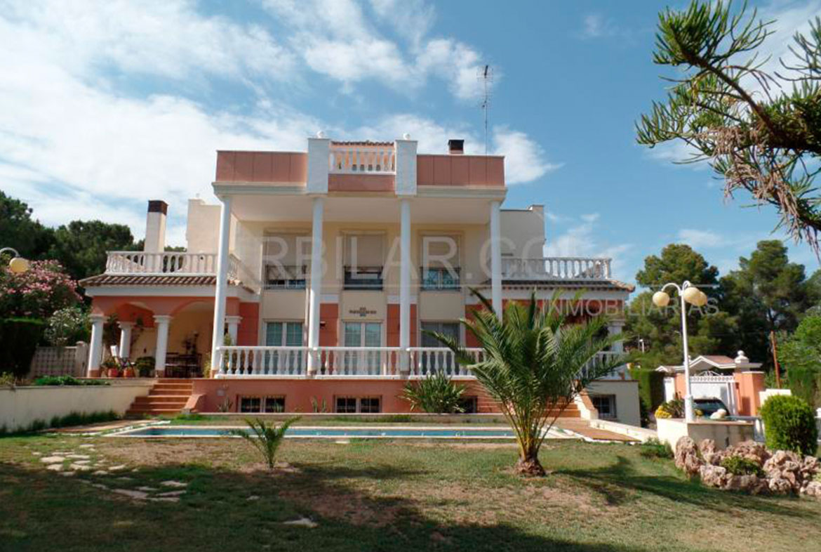 Chalet en venta en La Eliana | Urbilar