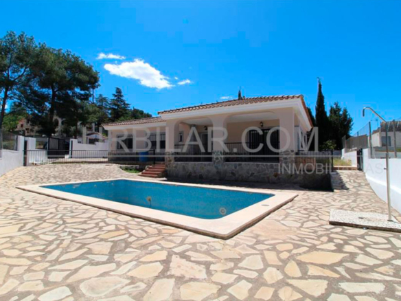 Chalet reformado en Villamarchante | Urbilar