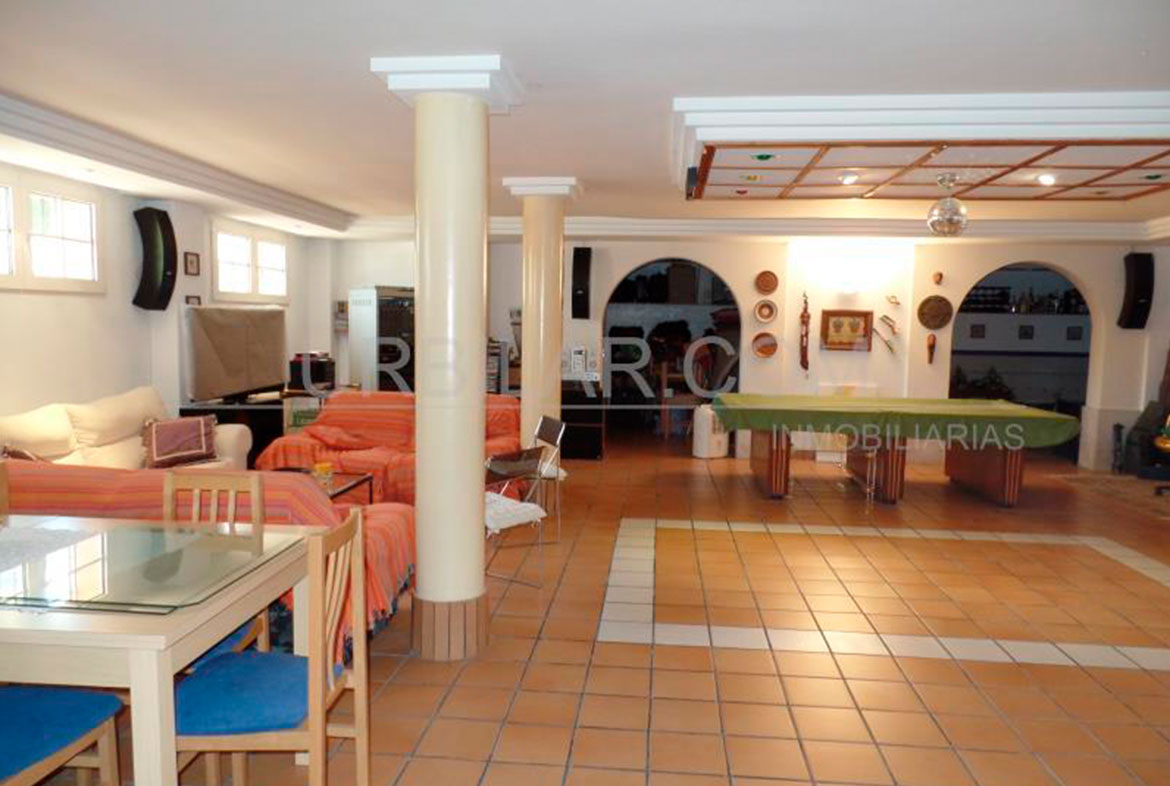 Zona común del chalet en venta en La Eliana | Urbilar