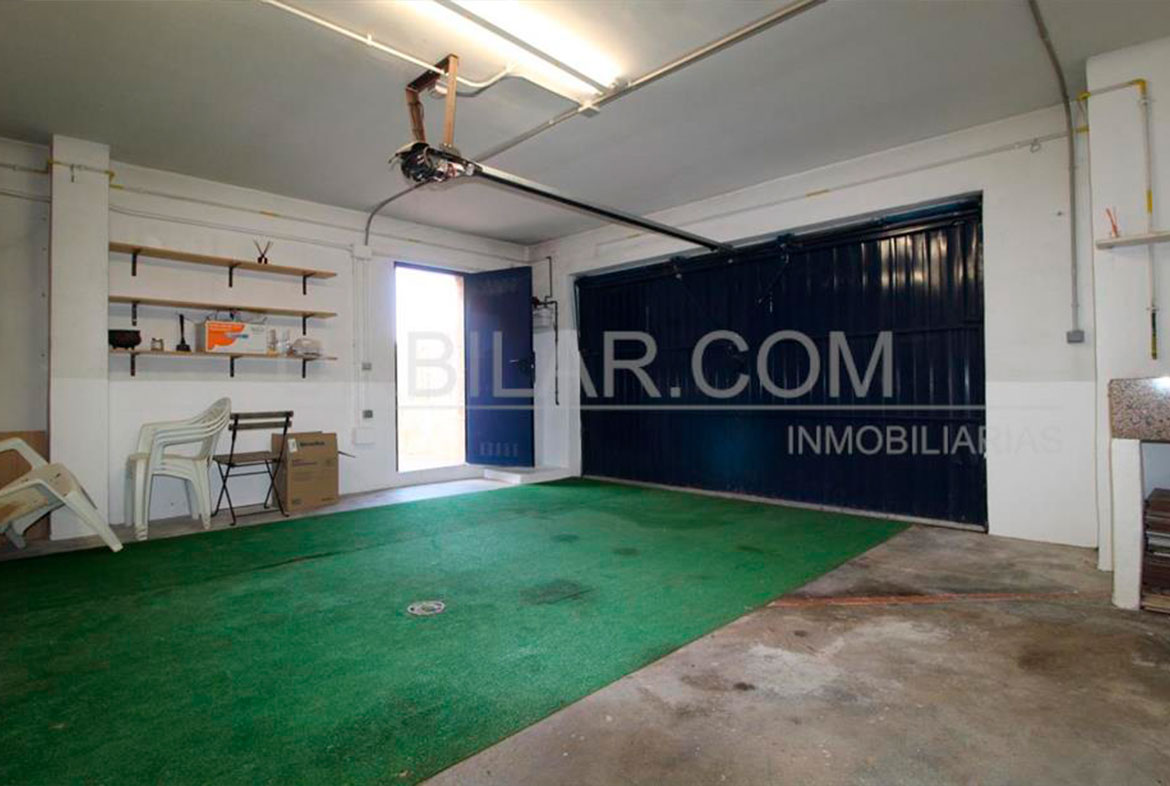 Garaje del chalet en Masía de Traver, Riba Roja de Túria | Urbilar