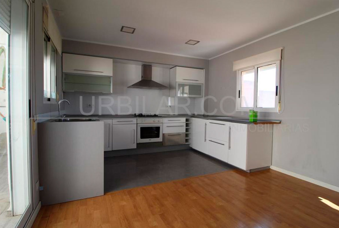 Chalet reformado en Villamarchante | Urbilar