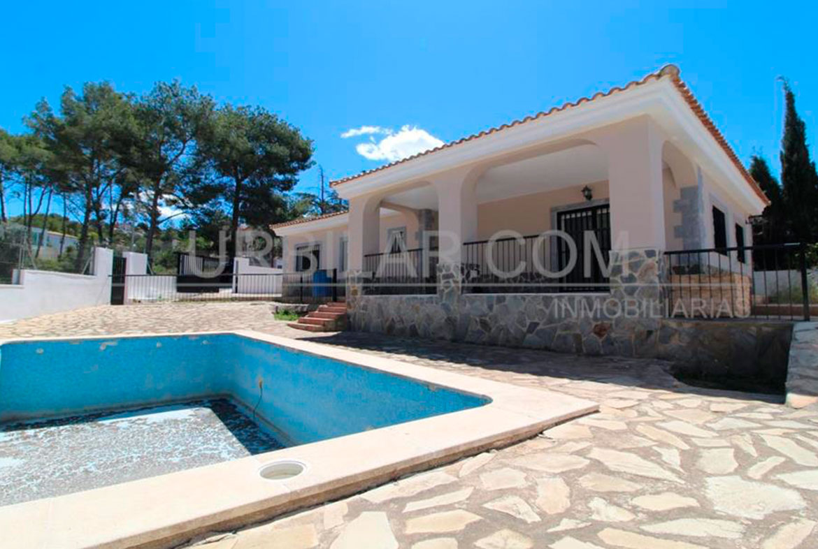 Chalet reformado en Villamarchante | Urbilar