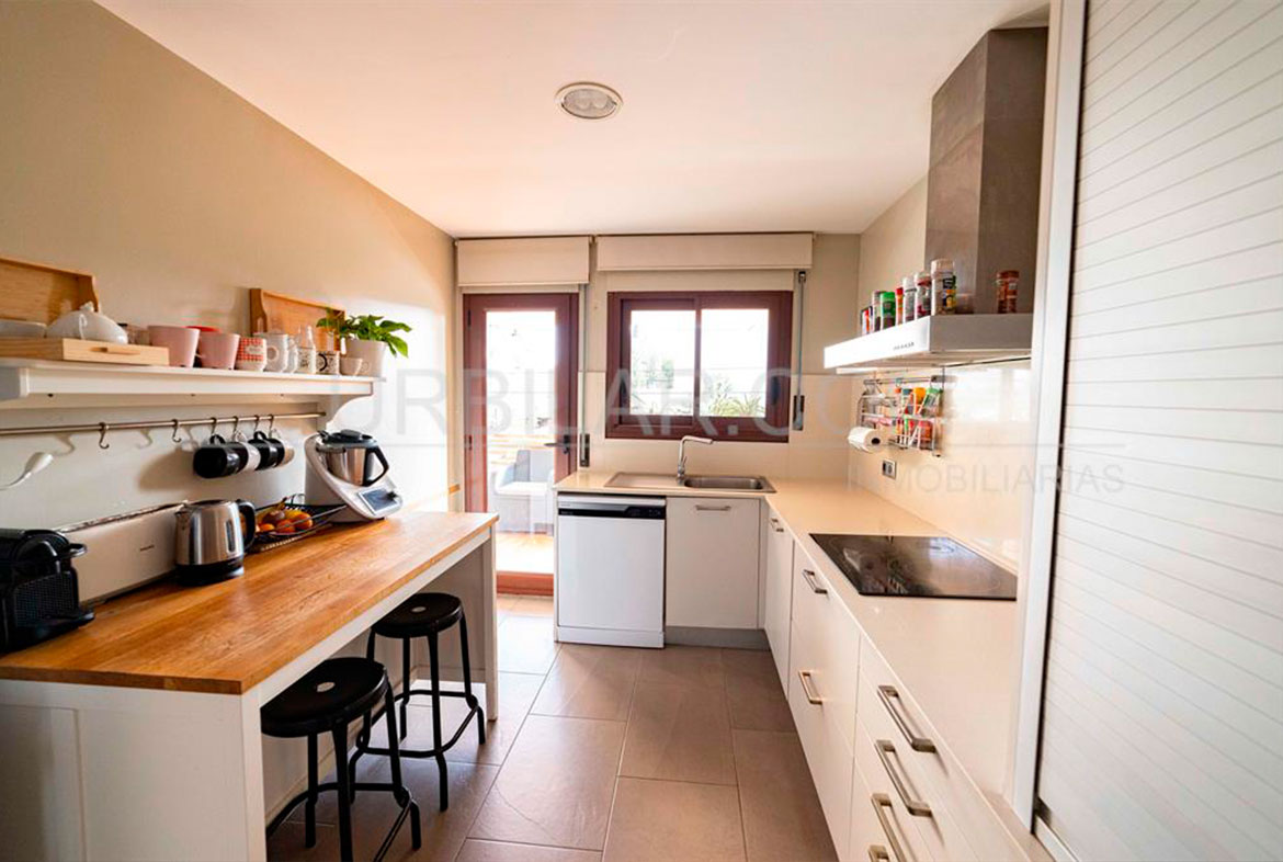 Cocina del chalet en venta en el centro de La Eliana | Urbilar