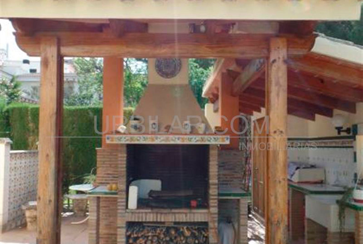 Exterior del chalet en venta en La Eliana | Urbilar