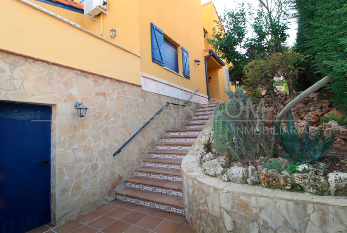 Exterior del chalet en Masía de Traver, Riba Roja de Túria | Urbilar