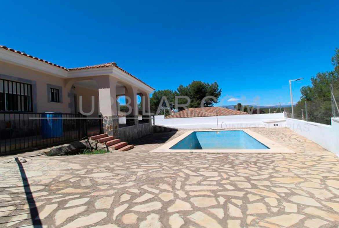 Chalet reformado en Villamarchante | Urbilar