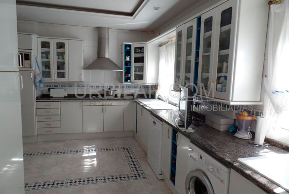 Cocina del chalet en venta en La Eliana | Urbilar