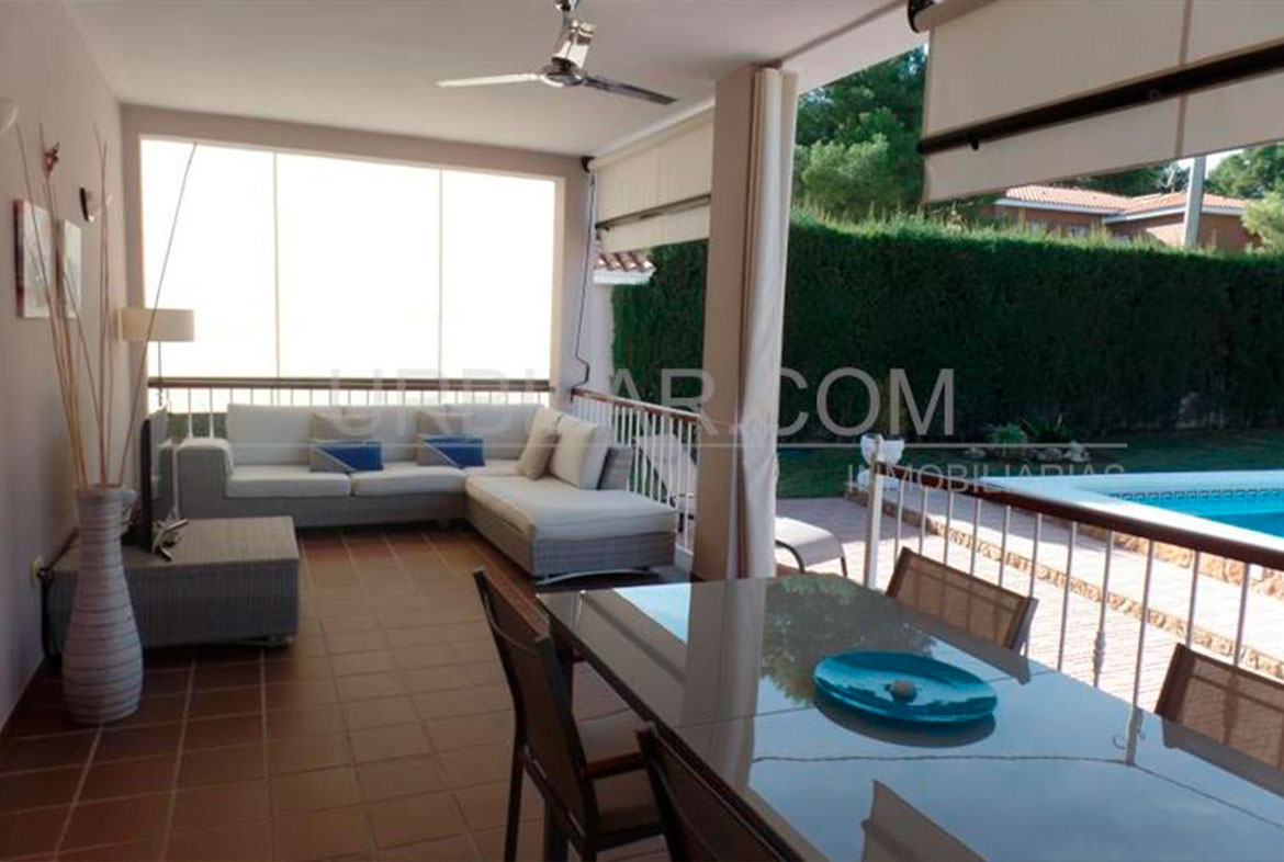 Terraza del chalet en venta en Bétera | Urbilar