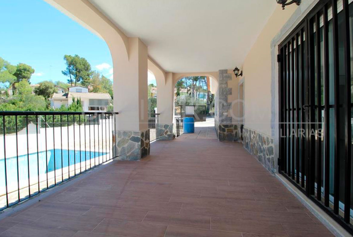 Chalet reformado en Villamarchante | Urbilar