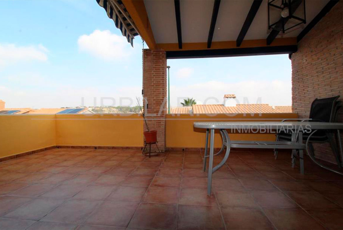 Terraza del chalet en Masía de Traver, Riba Roja de Túria | Urbilar