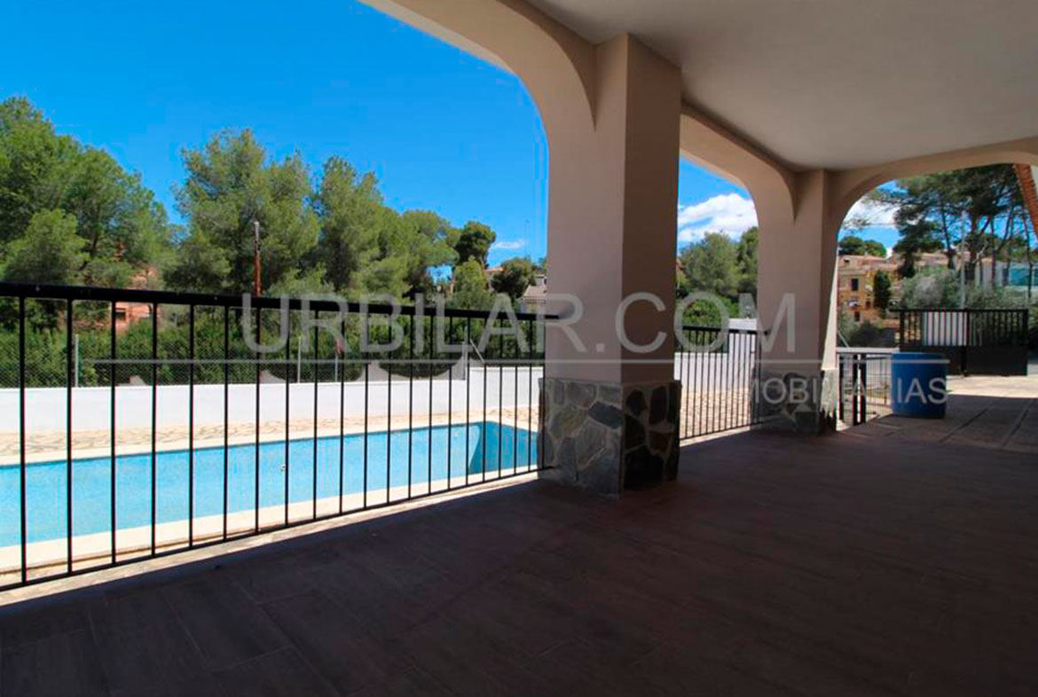 Chalet reformado en Villamarchante | Urbilar