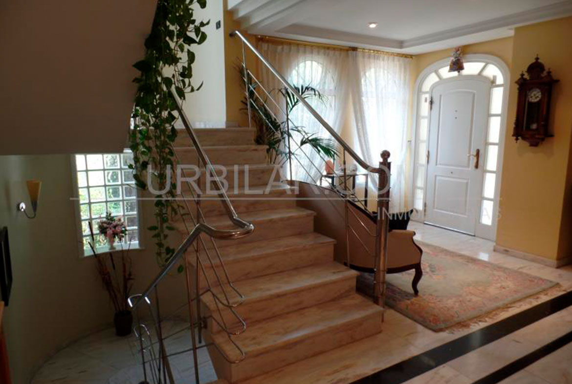 Interior del chalet en venta en La Eliana | Urbilar