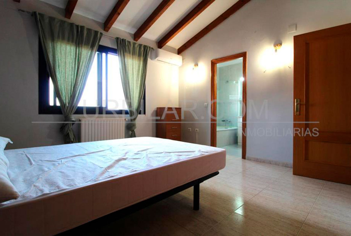 Dormitorio del chalet en Masía de Traver, Riba Roja de Túria | Urbilar