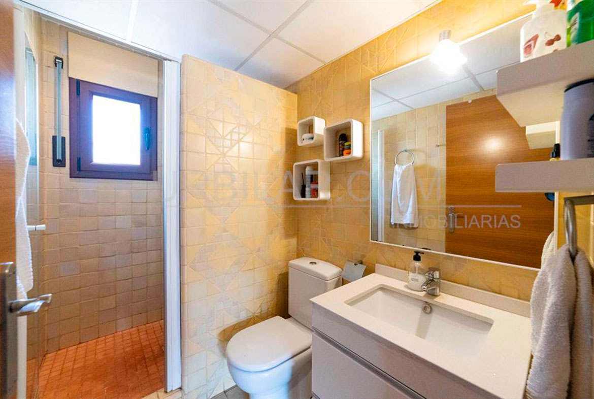 Salón del chalet en venta en el centro de La Eliana | Urbilar