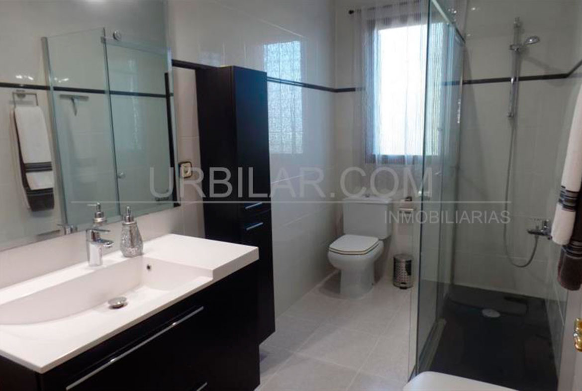 Baño del chalet en venta en Bétera | Urbilar