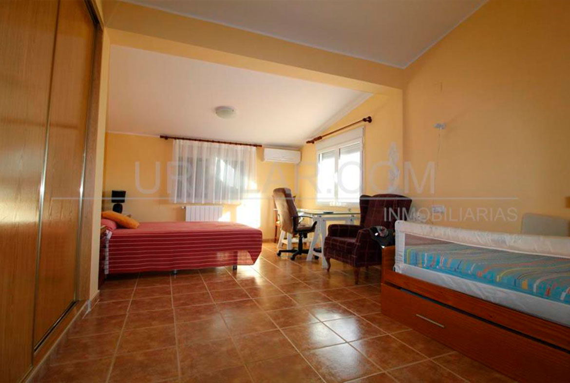 Dormitorio del chalet en Villamarchante Urbanización La Llomaina - Urbilar Inmobiliaria