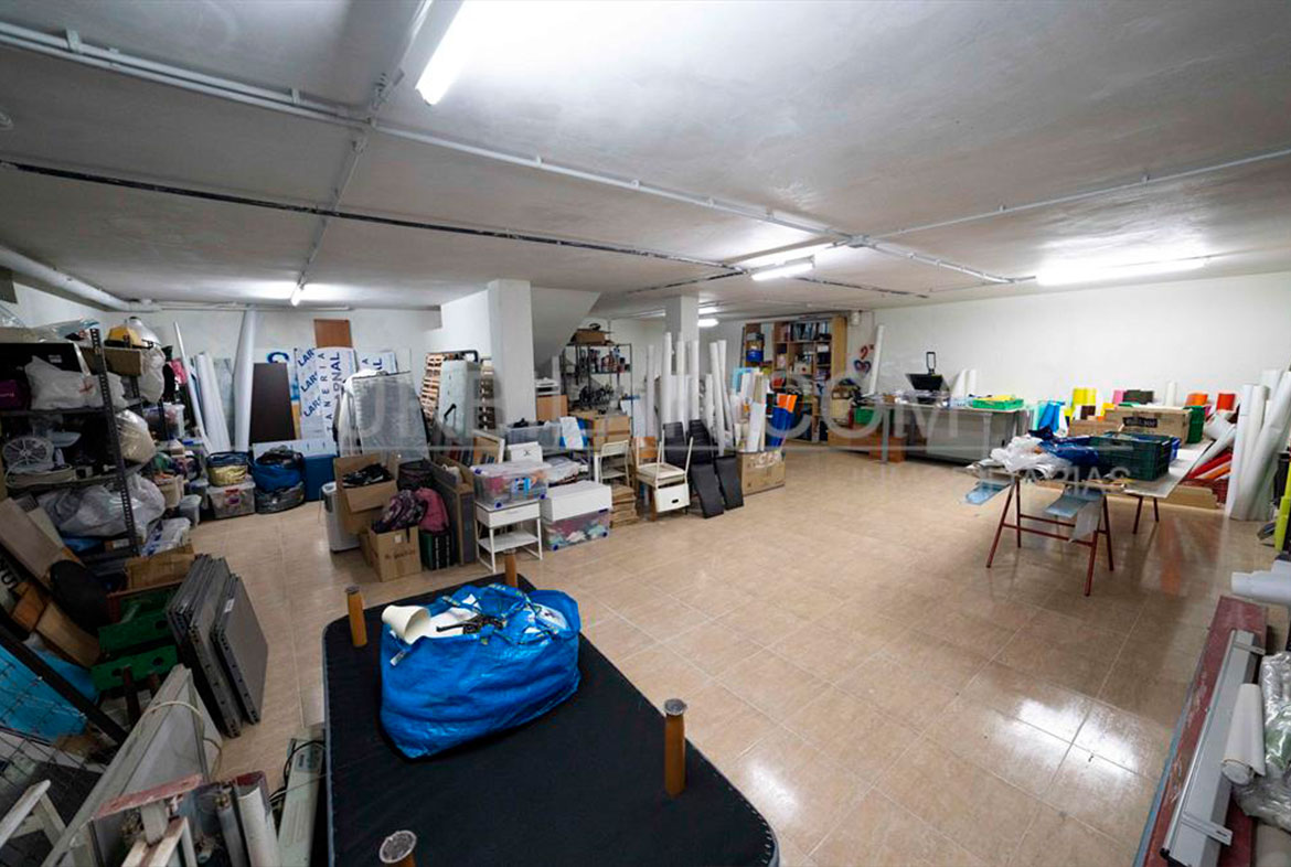 Garaje del chalet en venta en el centro de La Eliana | Urbilar